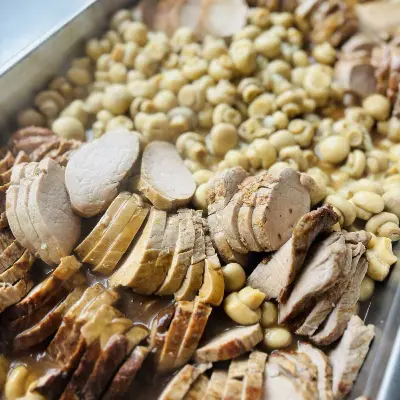 Partyservice Dresden: Schweinebraten und Wiener Würstchen mit Semmelknödeln