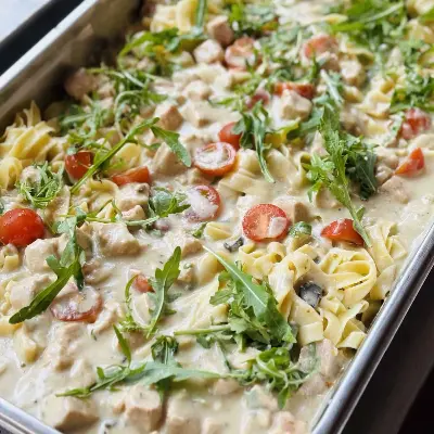 Partyservice Dresden: Bandnudeln in Rahmsoße mit Kirschtomaten und Rucola