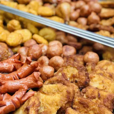 Partyservice Dresden: Wiener Würstchen, Frikadellen und Schnitzel als warme Partyplatte