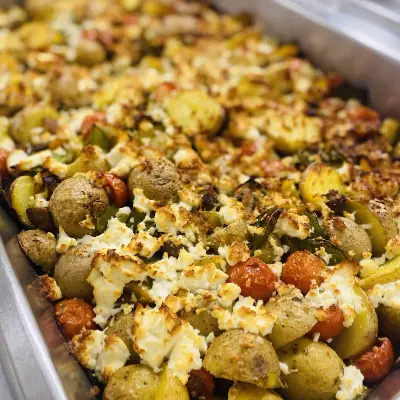 Partyservice Dresden: Ofenkartoffeln mit Feta und Kirschtomaten